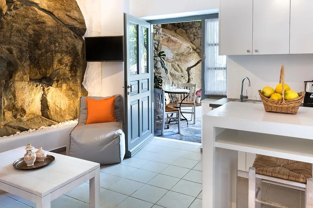 Bay Bees Sea View Suites & Homes Platys Gialos